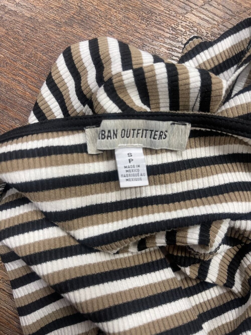 Urban Outfitters Ribbed Striped Boat Neck Open Back Top Size Small - Picture 7 of 7